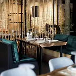 Dim's & Restaurant Hotel Korcza