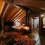 Hotel Dim's & Restaurant