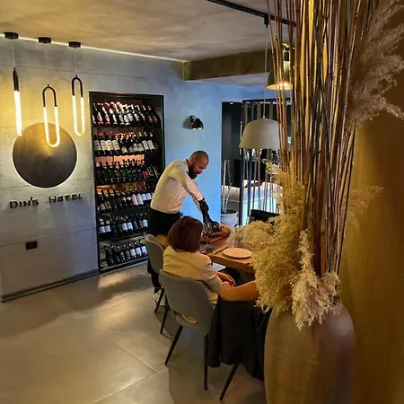 호텔 Dim's & Restaurant