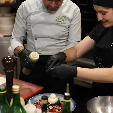 فندق Dim's & Restaurant كورتشي