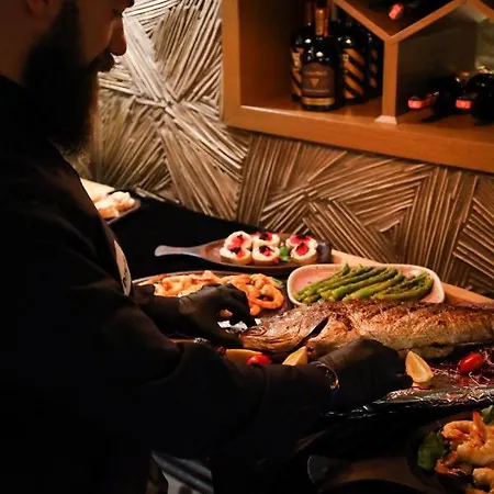 호텔 Dim's & Restaurant