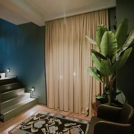 فندق Dim's & Restaurant كورتشي