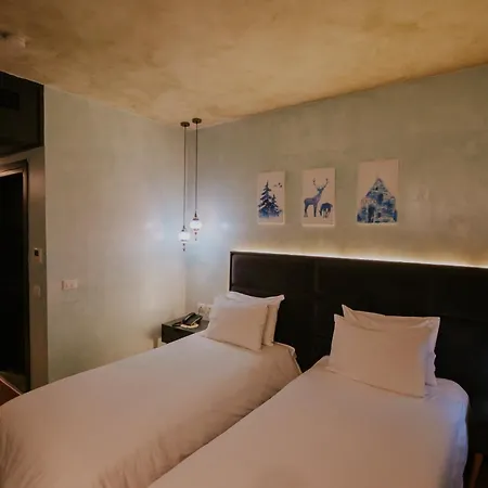 فندق Dim's & Restaurant كورتشي