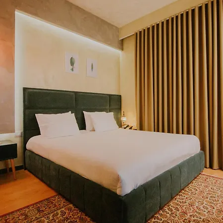 호텔 Dim's & Restaurant