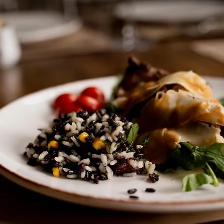 Dim's & Restaurant فندق 4*