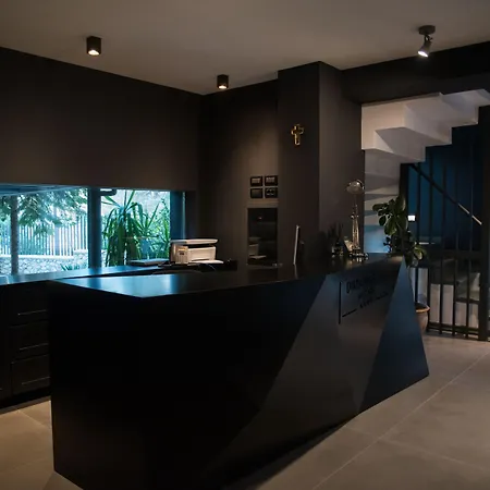 Dim's & Restaurant فندق 4*