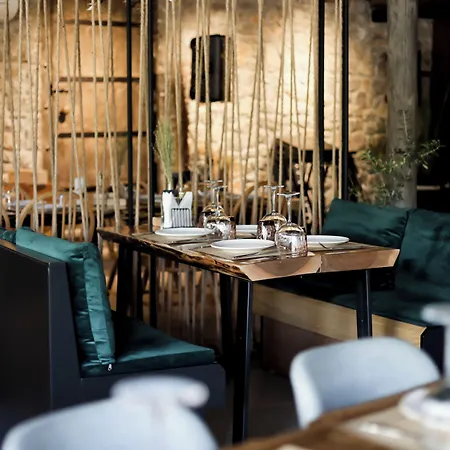 Dim's & Restaurant فندق كورتشي