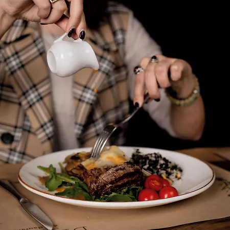 فندق Dim's & Restaurant كورتشي