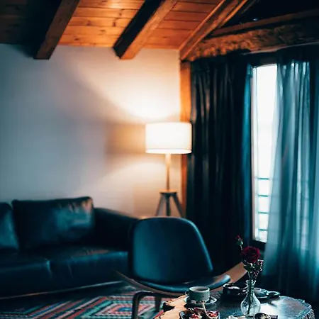 Dim's & Restaurant فندق 4*