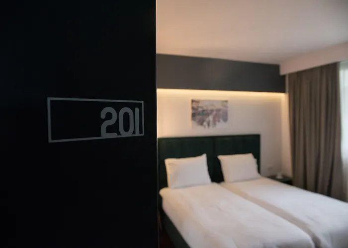 Dim's & Restaurant 酒店 4*